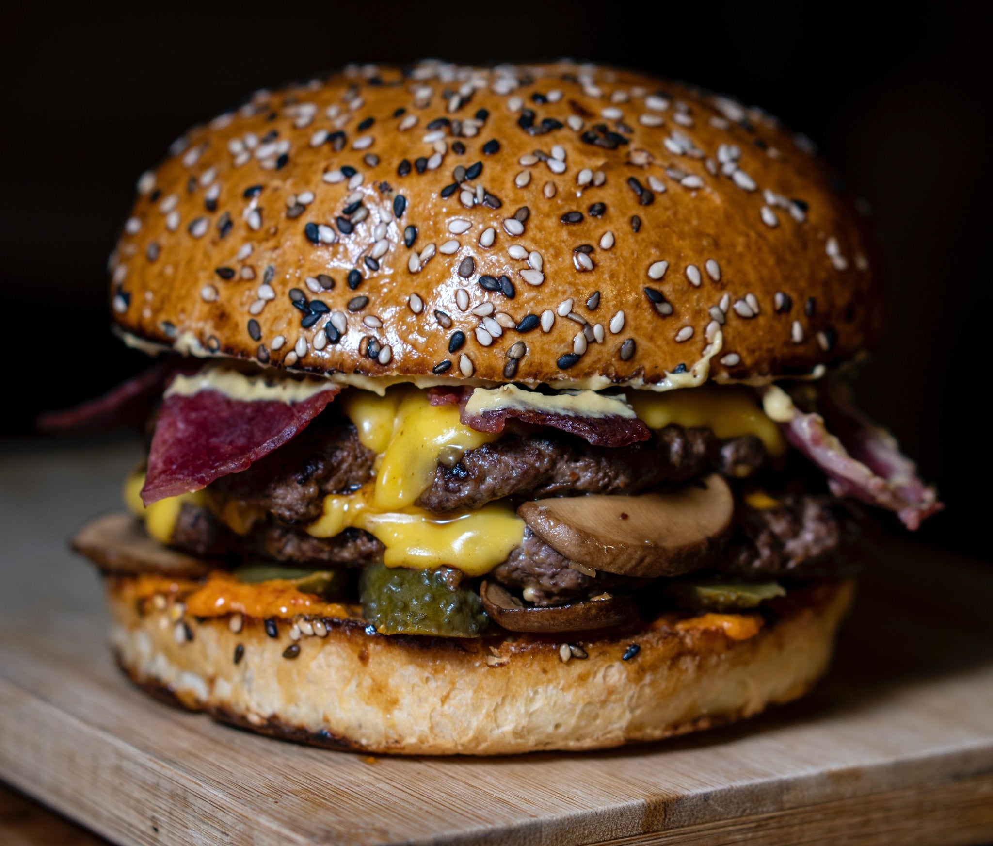 Plant-based Meatless Burgers vs Traditional Burgers - Who Wins This Race?